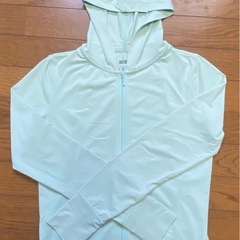 UNIQLO エアリズム　UVカットメッシュパーカーの画像
