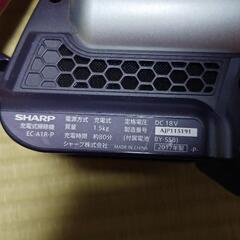 【ジャンク】SHARP　充電式掃除機　EC-A1R-P　2017年製の画像