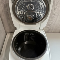 三菱 IHジャー炊飯器 5.5合炊 NJ-VE109-Wの画像