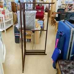 筆掛 木製衣桁型 着物掛け 一部欠損部分あり 【こちらは店舗です。浜村鹿野温泉ICから3分 買取本舗 宮本リサイクル 営業時間9～19時 定休日水曜のみ←連絡できませんm(_ _)m】の画像