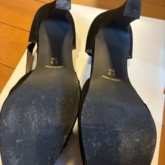 スウェード　サンダル　黒23cm の画像
