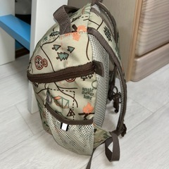  遠足1回使用だけ、 Coleman KIDS リュック 遠足 笛付き コールマンの画像