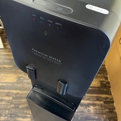 M【現状品】プレミアムウォーター ウォーターサーバー famfit ブラック HC22D1L-PW-WB 2023年製 キッチン家電　の画像