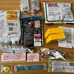 カロリーメイト、お菓子などの画像