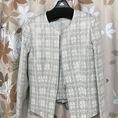東京ＩＧＩＮのレディースフォーマルドレスのジャケットとワンピース、バックとパールネックレス付きの画像