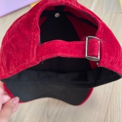 レディース　ベロア素材のキャップの画像