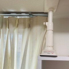 家具　転倒防止用の伸縮棒　地震対策用の画像
