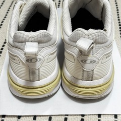 サロモン salmon スニーカー 24cmの画像