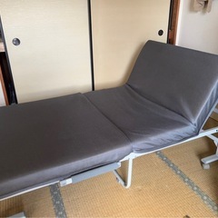 折りたたみベッドの画像