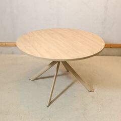 イタリアのCalligaris(カリガリス)社のブランドconnubia(コヌビア)のGIOVE(ジョーベ)伸長式円形テーブル。円形から楕円形にサイズを変えることができるエクステンションテーブル♪の画像