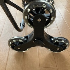 お値下げしました！3輪ショッピングカート　椅子付き　キャリーカート新品、未使用の画像