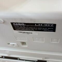 0727-196 電子キーボード　CASIO　スタンド、カバー付きの画像