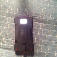20%値下げ、説明書付き、2個セット、非常時キャンプなどに大活躍！ソーラー充電可ライトがつきます、超大容量50000mahモバイルバッテリーの画像
