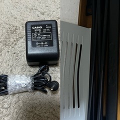 電子ピアノ 本、電源ケーブル付きの画像