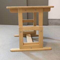 ヒノキ、杉無垢家具の専門メーカーhinoki craft(ヒノキクラフト)のキッズデスクです。リビングにも置ける小さなサイズのミニテーブル。高さ調整可能でお子様の遊ぶスペースや勉強机に◎🎵の画像