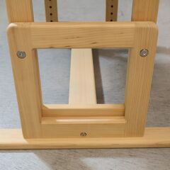 ヒノキ、杉無垢家具の専門メーカーhinoki craft(ヒノキクラフト)のキッズデスクです。リビングにも置ける小さなサイズのミニテーブル。高さ調整可能でお子様の遊ぶスペースや勉強机に◎🎵の画像