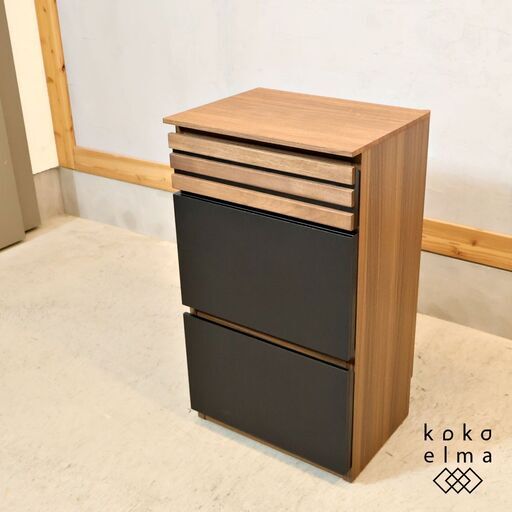 Dinos(ディノス)のAlus style(アルススタイル)のアルススタイル リビングチェスト。ウォールナット無垢材と黒革調の組み合わせが空間をシックな雰囲気に。モダンなインテリアに◎♪/シギヤマ