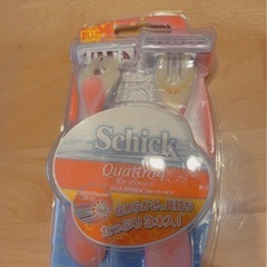 ニベア青缶（新品)、Bioreメイクの上からうるピタ肌持続シート（非売品）2個、Schick（開封済み残り2個）の画像