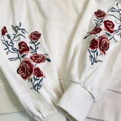 10、バラ刺繍 パーカー レディース服の画像