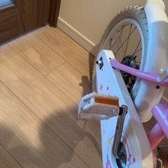 （取引中
）子ども　自転車　ピンク　補助輪付きの画像