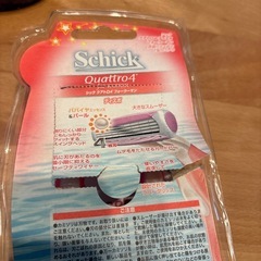 ニベア青缶（新品)、Bioreメイクの上からうるピタ肌持続シート（非売品）2個、Schick（開封済み残り2個）の画像