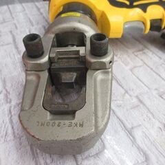 ミノル工業 MKE-200ML 油圧マルチ工具 中古品 バッテリ14.4V一個/充電器 ※ケース留め具破損有 【ハンズクラフト宜野湾店】の画像