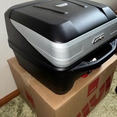 GIVI(ジビ) バイク用 リアボックス モノロック 32L B32N BOLD シルバーパネルの画像