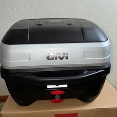 GIVI(ジビ) バイク用 リアボックス モノロック 32L B32N BOLD シルバーパネルの画像