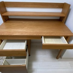 【決まりました】無印良品 オーク材学習デスク 上置き棚 キャビネット付きの画像