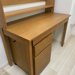 【決まりました】無印良品 オーク材学習デスク 上置き棚 キャビネット付きの画像