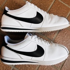 多少の値引き可　箱あり　NIKE 27.0cm 白黒　スニーカーの画像