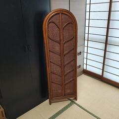 籐でできた衝立/パーテーションの画像