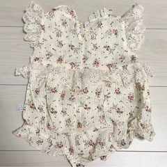ジャンパルーと女の子洋服セットの画像