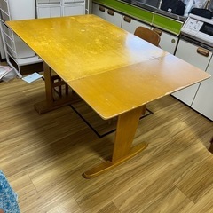 伸縮テーブルの画像