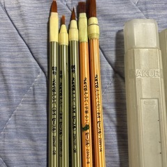 絵の具の筆5本の画像