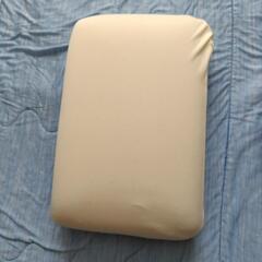 ニトリの枕2種類各1000円の画像