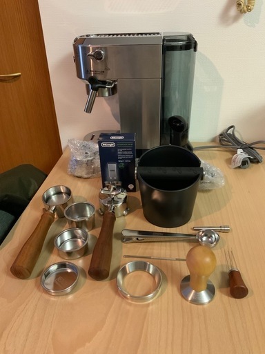 コーヒーメーカー　エスプレッソ　デロンギ　delonghi dedica ce680m