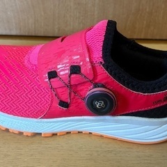 new balance ピンクの画像