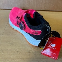 new balance ピンクの画像