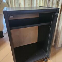 黒のガラスサイドラックの画像