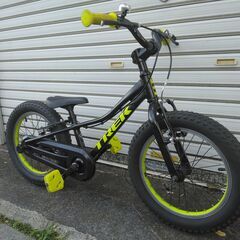 TREK　１６インチ極太タイヤの子供自転車です。の画像