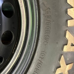 来月以降値上げ予定　スタッドレスタイヤホイールセット195 80R15C  日産キャラバンにて使用の画像