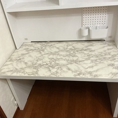 デスク　幅120㌢　奥行き75㌢　高さ192㌢の画像