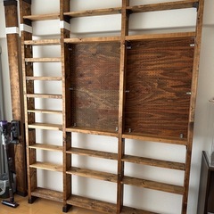 DIY廃材・塗装済み木材（2x4、1x4、有孔ボード）の画像