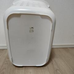 ランドリーバスケット白の画像