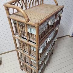 ラタンのチェストの画像