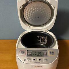 マイコン炊飯ジャー（3合、2019年製、象印、NL-BC05） の画像