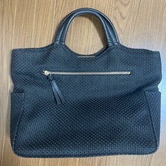 黒色 ハンドバッグの画像