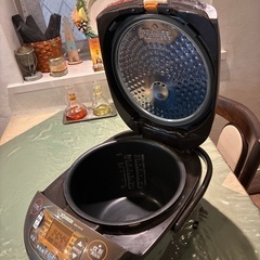 象印一升炊き炊飯器の画像