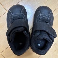90cmフォーマルスーツ長袖、14cm黒スニーカーの画像